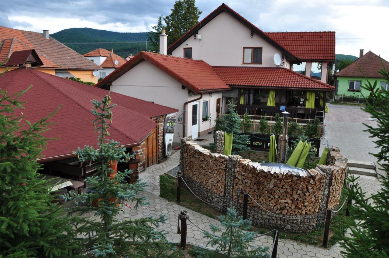 Andras Penzion Krasnohorske Podhradie ภายนอก รูปภาพ