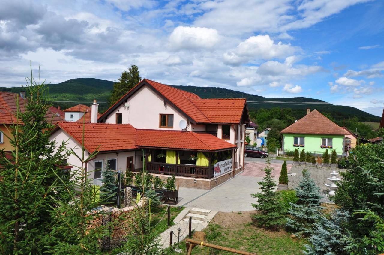 Andras Penzion Krasnohorske Podhradie ภายนอก รูปภาพ